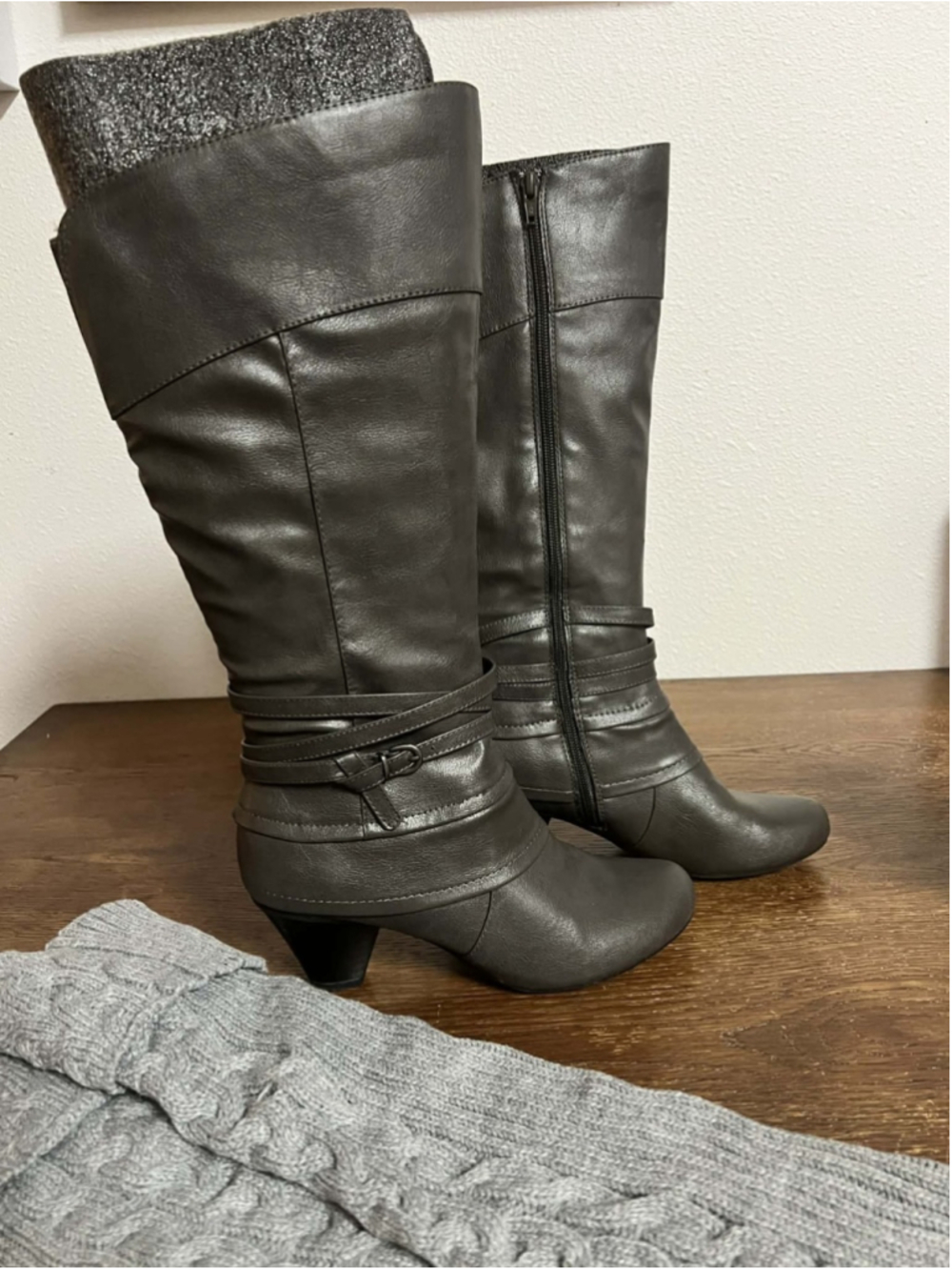 BareTraps Rynona Knee High Boots Women’s 8M Gray Side Zip Buckle Low Heel